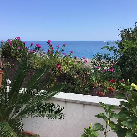 Elisa Taormina Bay Forza dʼAgro