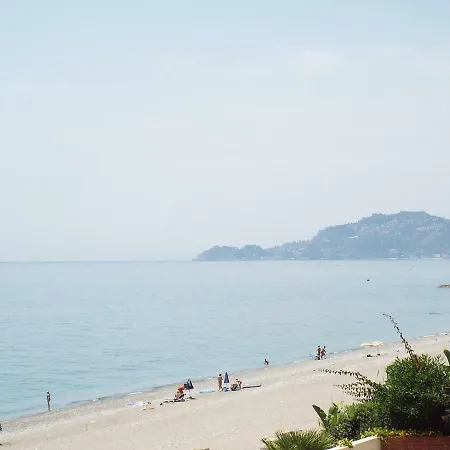 Elisa Taormina Bay